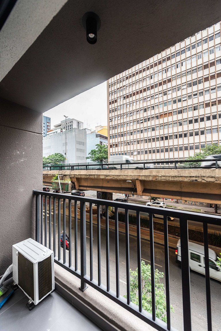 Studio com Piscina e Academia - DP203