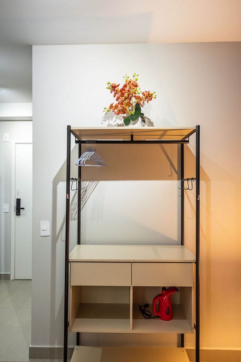 Studio com Piscina e Academia - DP203