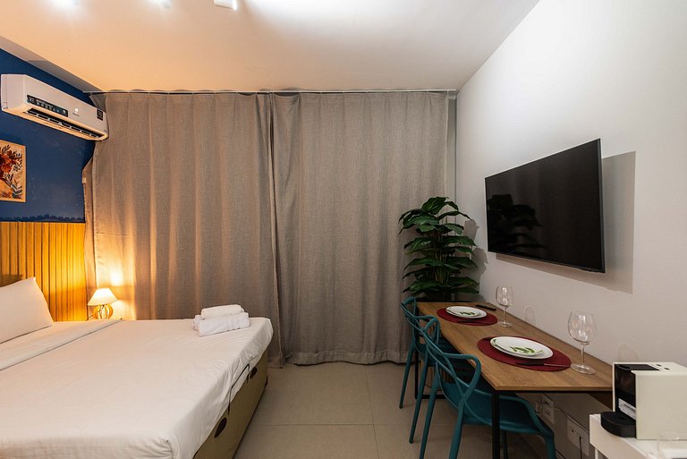 Studio com Piscina e Academia - DP203