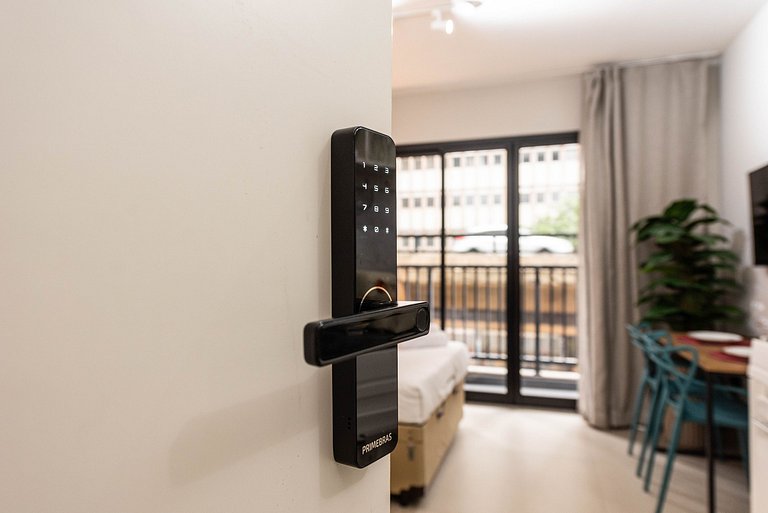 Studio com Piscina e Academia - DP203