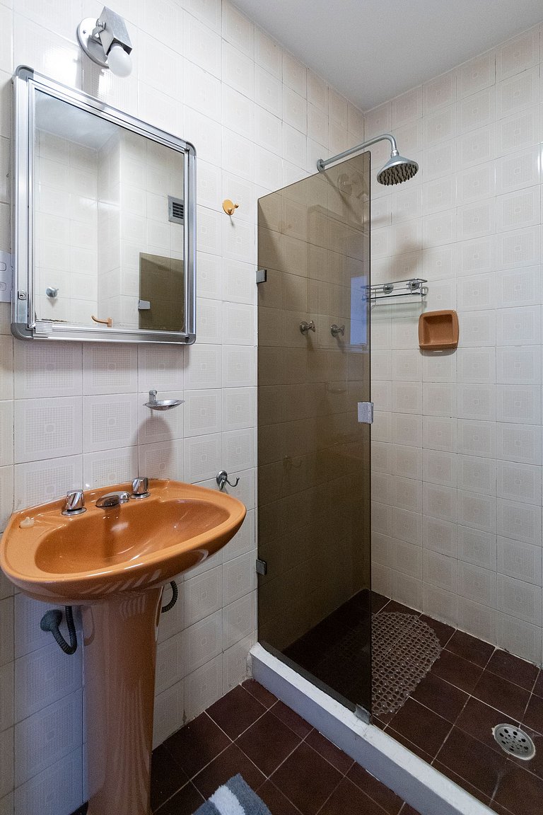 Apartamento a 2 min da Praia de Copacabana - B1205