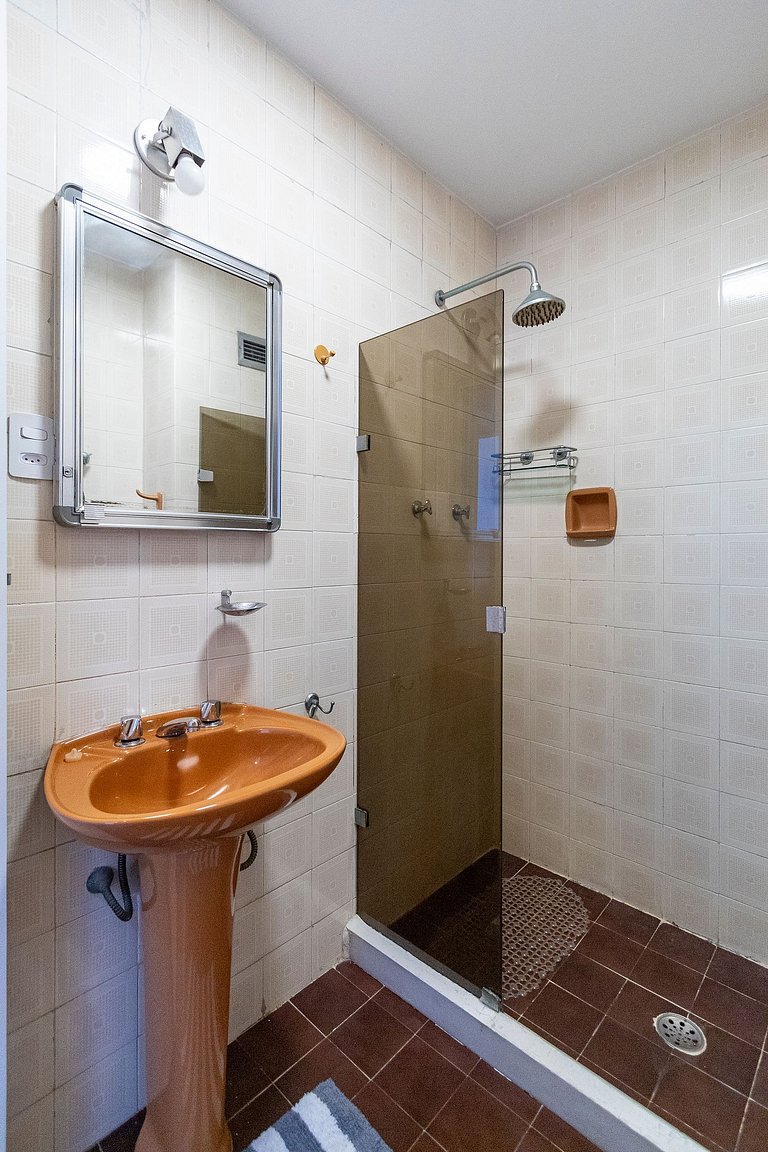 Apartamento a 2 min da Praia de Copacabana - B1205