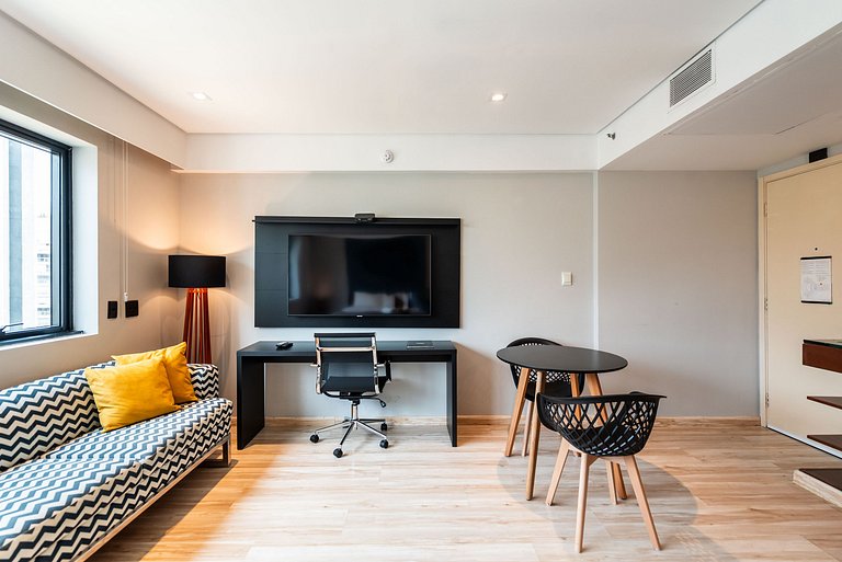 Studio em Hotel com Vaga e Limpeza Diária - M1013