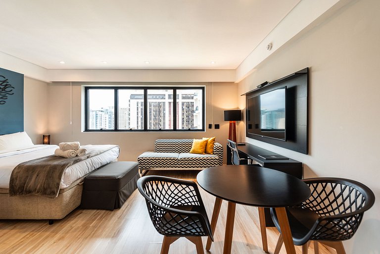 Studio em Hotel com Vaga e Limpeza Diária - M1013