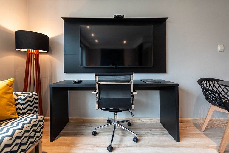 Studio em Hotel com Vaga e Limpeza Diária - M1013