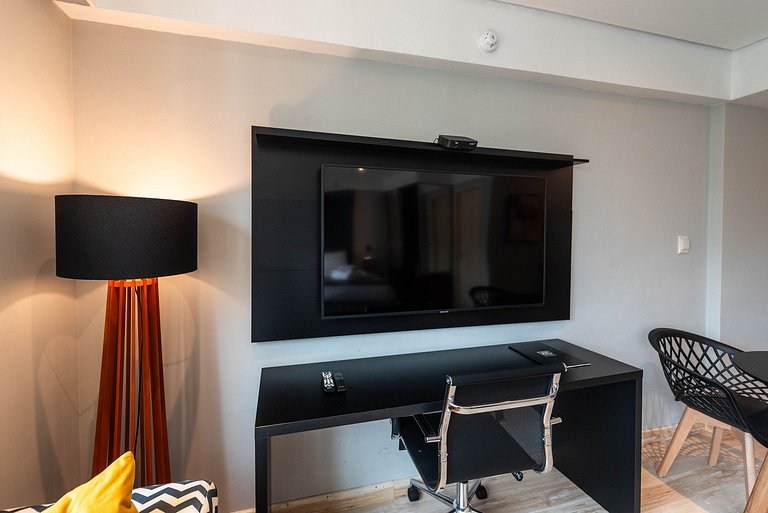 Studio em Hotel com Vaga e Limpeza Diária - M1013