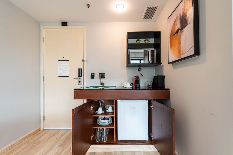 Studio em Hotel com Vaga e Limpeza Diária - M1013