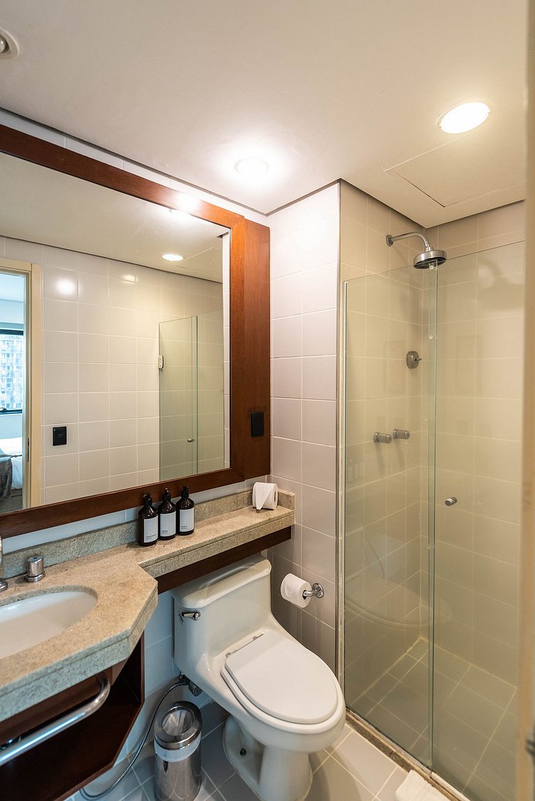 Studio em Hotel com Vaga e Limpeza Diária - M1013