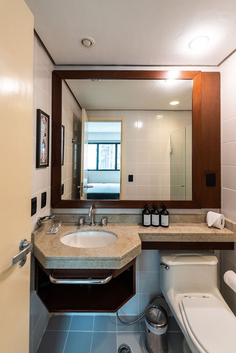 Studio em Hotel com Vaga e Limpeza Diária - M1013