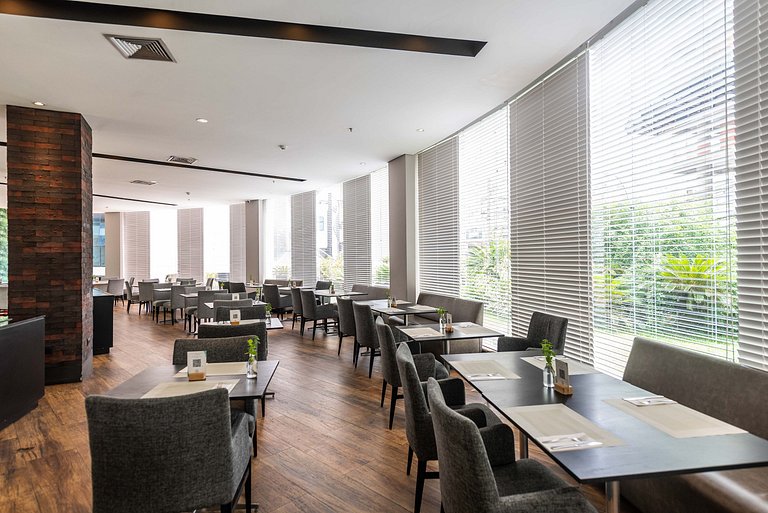 Studio em Hotel com Vaga e Limpeza Diária - M1013