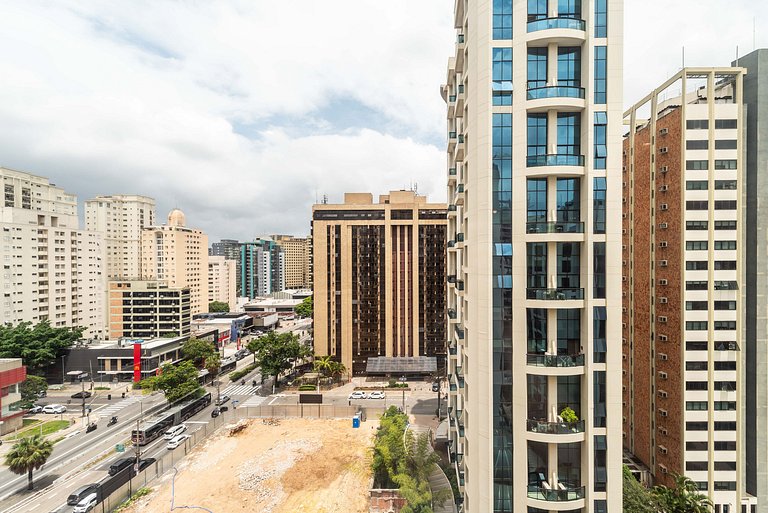 Studio em Hotel com Vaga e Limpeza Diária - M1013