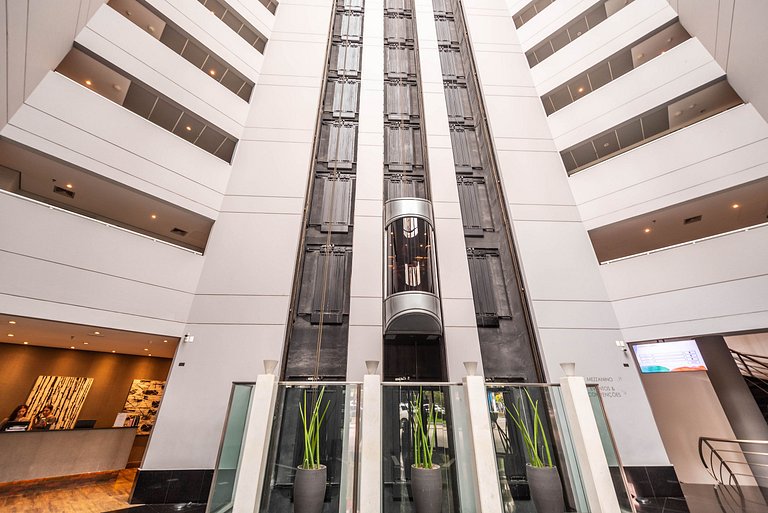 Studio em Hotel com Vaga e Limpeza Diária - M1013