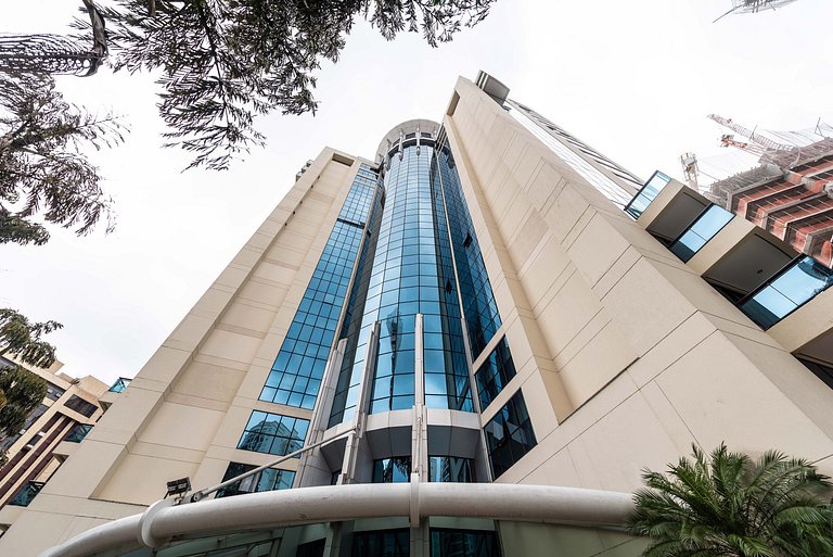 Studio em Hotel com Vaga e Limpeza Diária - M1013