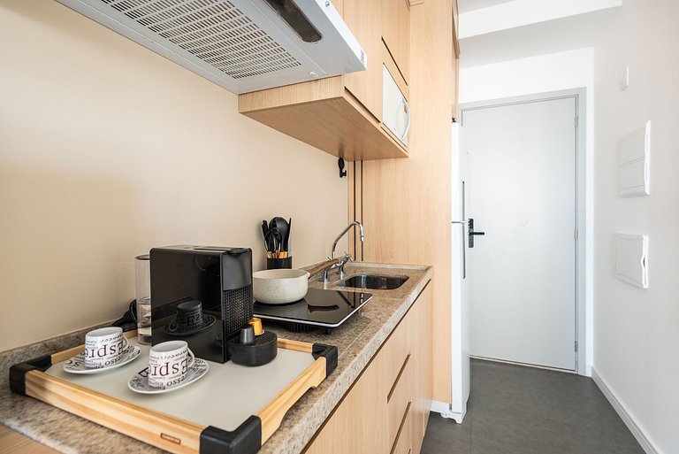 Studio em Pinheiros com Piscina e Academia - C1406