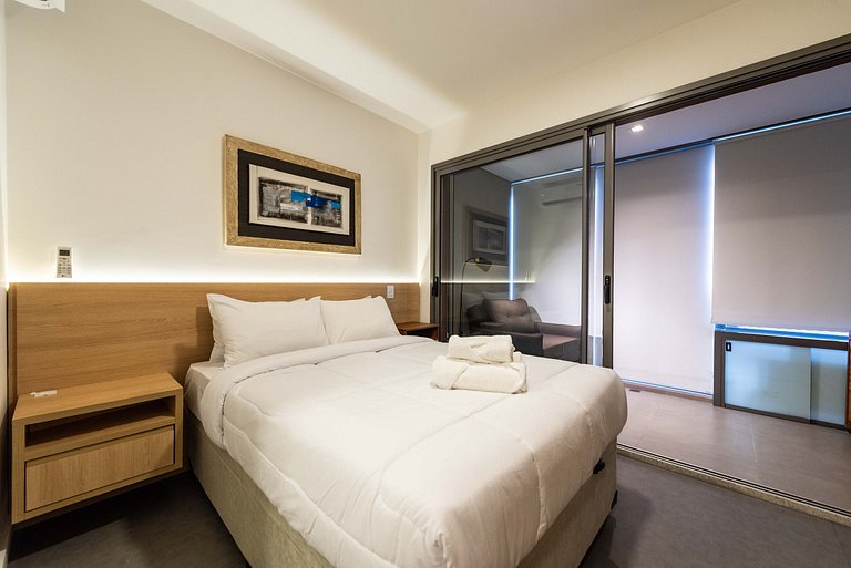 Studio em Pinheiros com Piscina e Academia - C1406