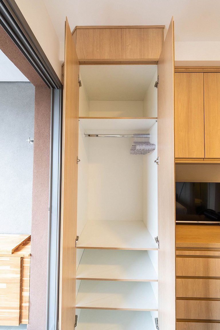 Studio em Pinheiros com Piscina e Academia - C1406