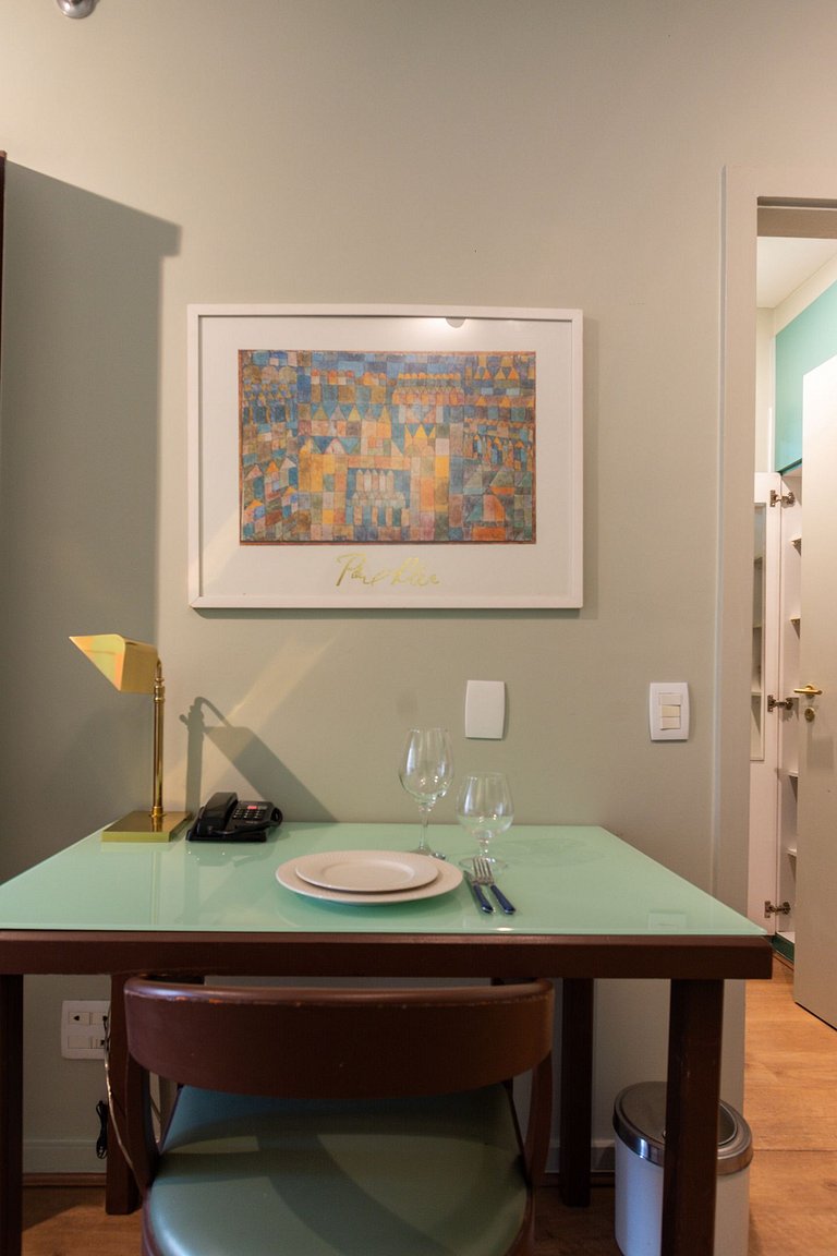 Flat em Hotel de Luxo com Limpeza diária - GM511