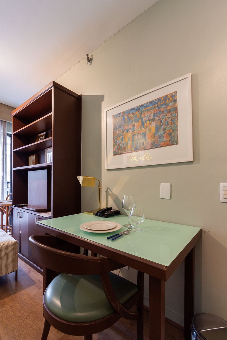 Flat em Hotel de Luxo com Limpeza diária - GM511