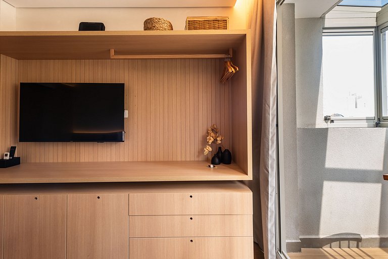 Alto Padrão em Pinheiros c/ Academia - P4008