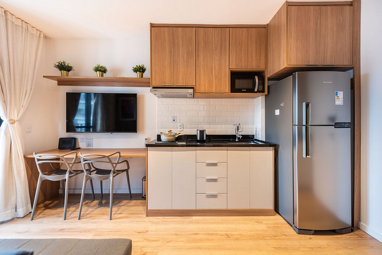 Studio em Pinheiros c/ piscina e academia - V711