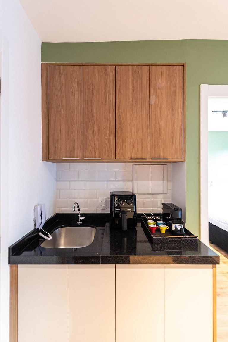 Studio em Pinheiros c/ piscina e academia - V711