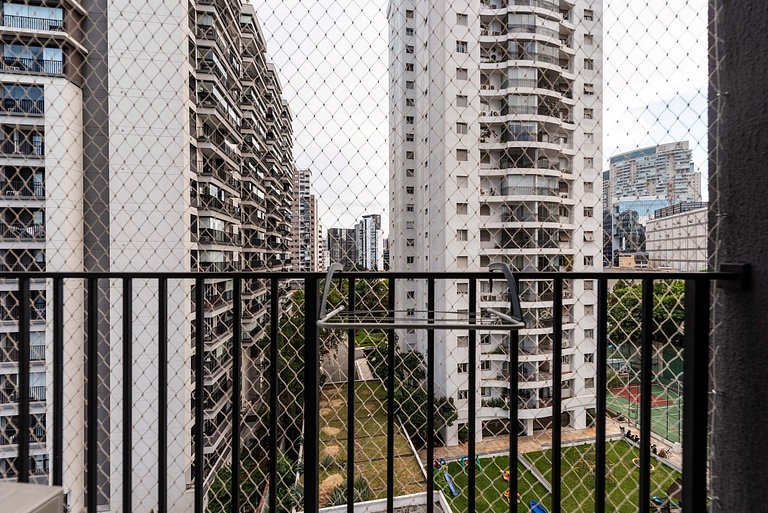 Studio em Pinheiros c/ piscina e academia - V711