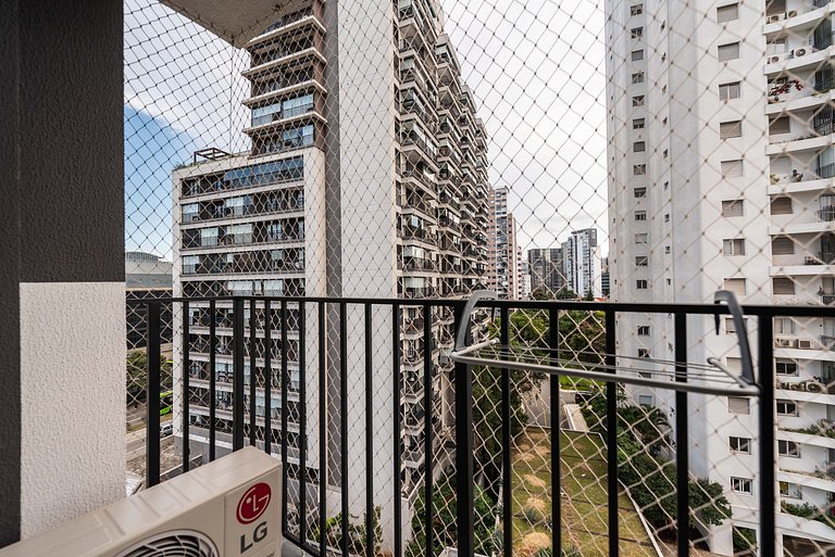 Studio em Pinheiros c/ piscina e academia - V711