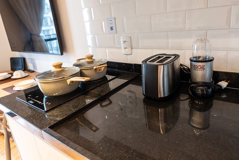 Studio em Pinheiros c/ piscina e academia - V711