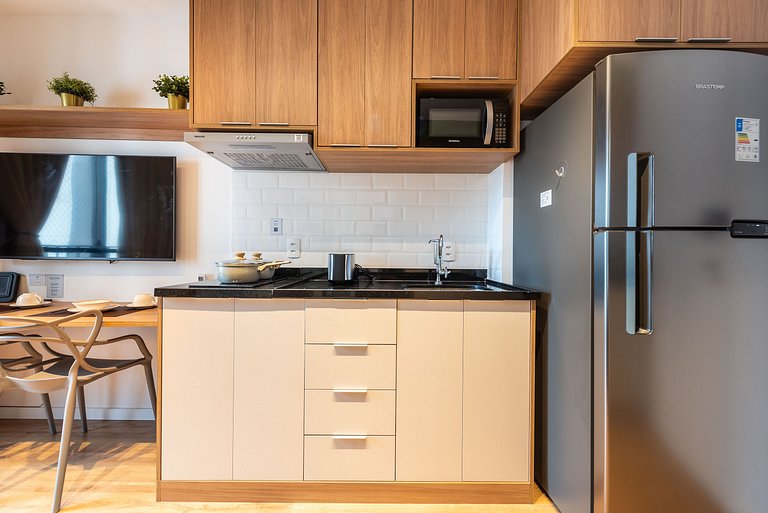 Studio em Pinheiros c/ piscina e academia - V711