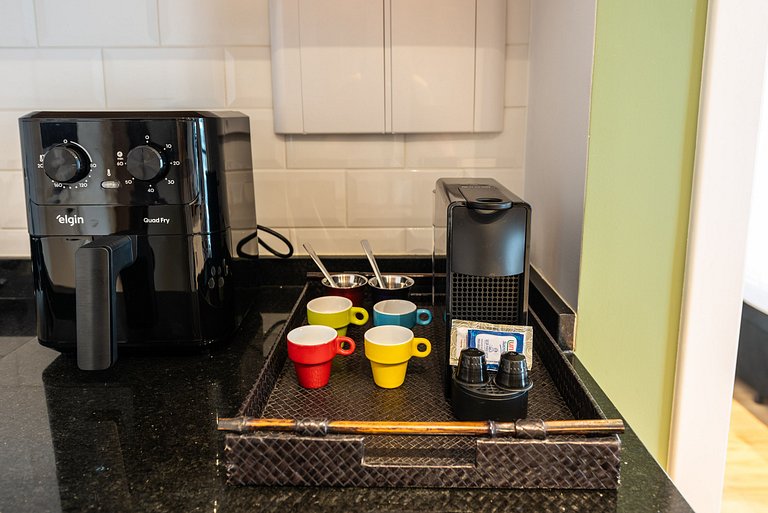 Studio em Pinheiros c/ piscina e academia - V711