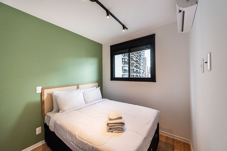 Studio em Pinheiros c/ piscina e academia - V711