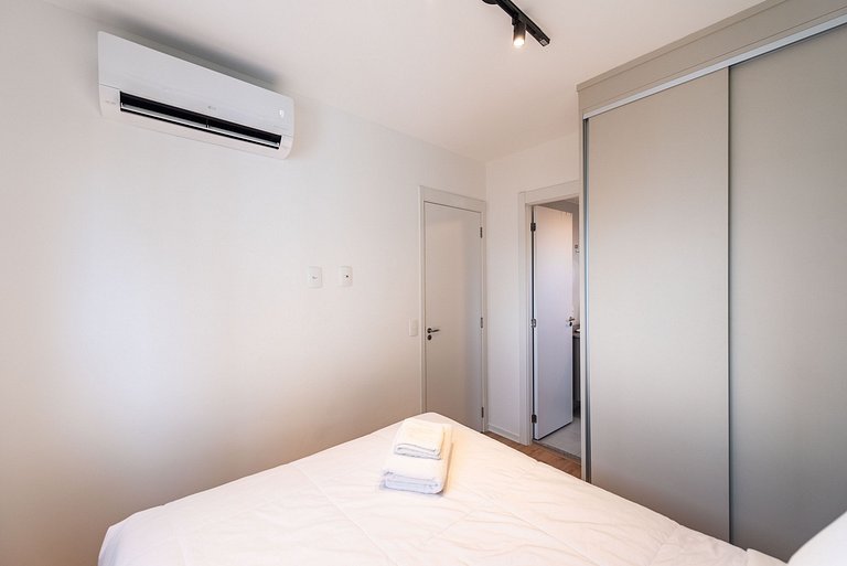 Studio em Pinheiros c/ piscina e academia - V711