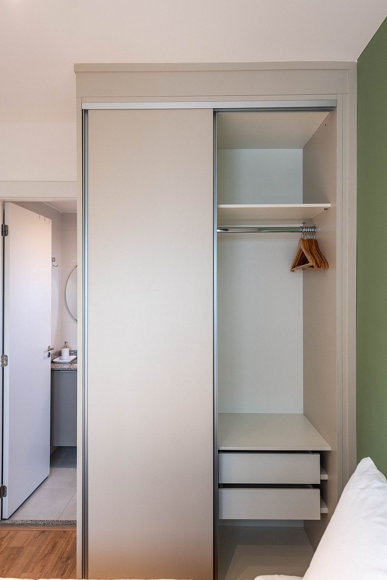 Studio em Pinheiros c/ piscina e academia - V711