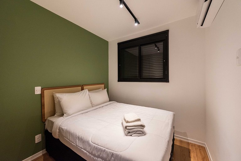 Studio em Pinheiros c/ piscina e academia - V711