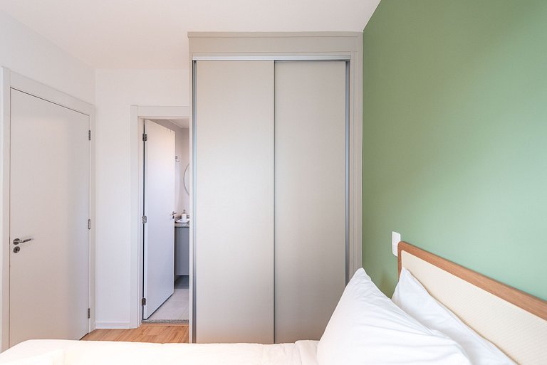 Studio em Pinheiros c/ piscina e academia - V711