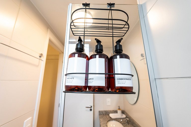 Studio em Pinheiros c/ piscina e academia - V711