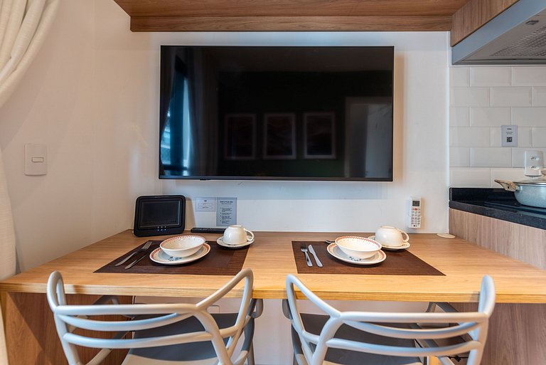 Studio em Pinheiros c/ piscina e academia - V711