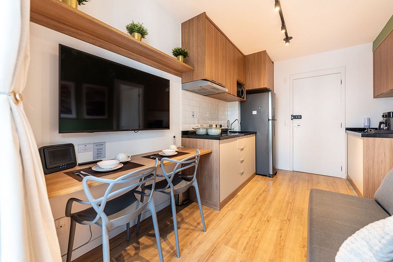 Studio em Pinheiros c/ piscina e academia - V711