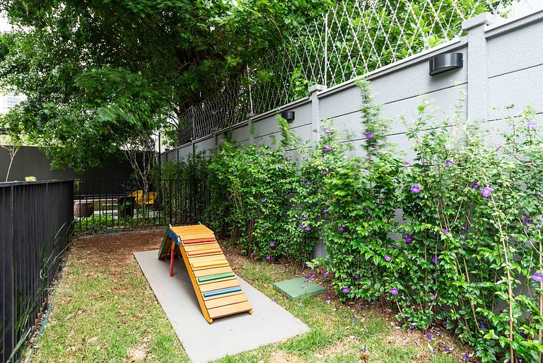 Studio em Pinheiros c/ piscina e academia - V711