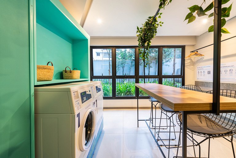 Studio em Pinheiros c/ piscina e academia - V711