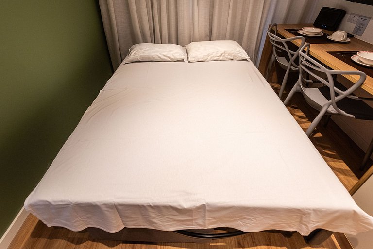 Studio em Pinheiros c/ piscina e academia - V711